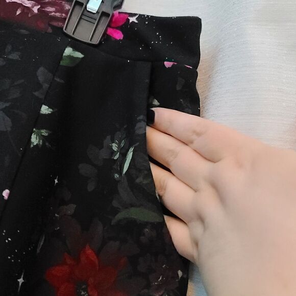 0X 12W Large Torrid Ponte Floral Lace Hem Skirt - Picture 8 of 12